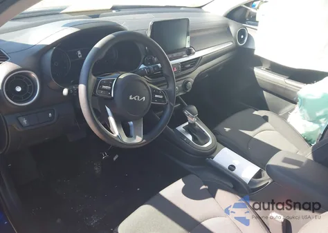 2024 Kia Forte Lxs z USA, uszkodzony, nr VIN 3KPF24AD4RE762975